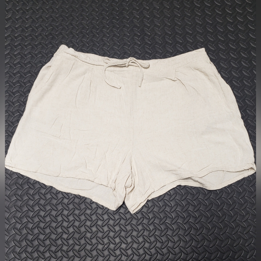 Women's Cream Shorts